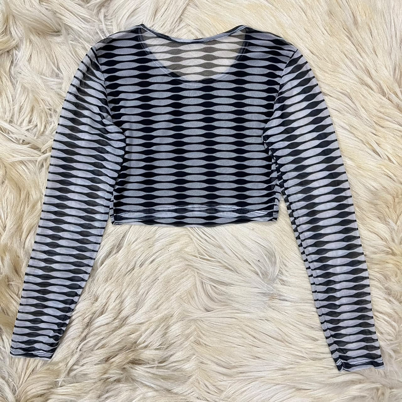 long-sleeve wavy pattern top