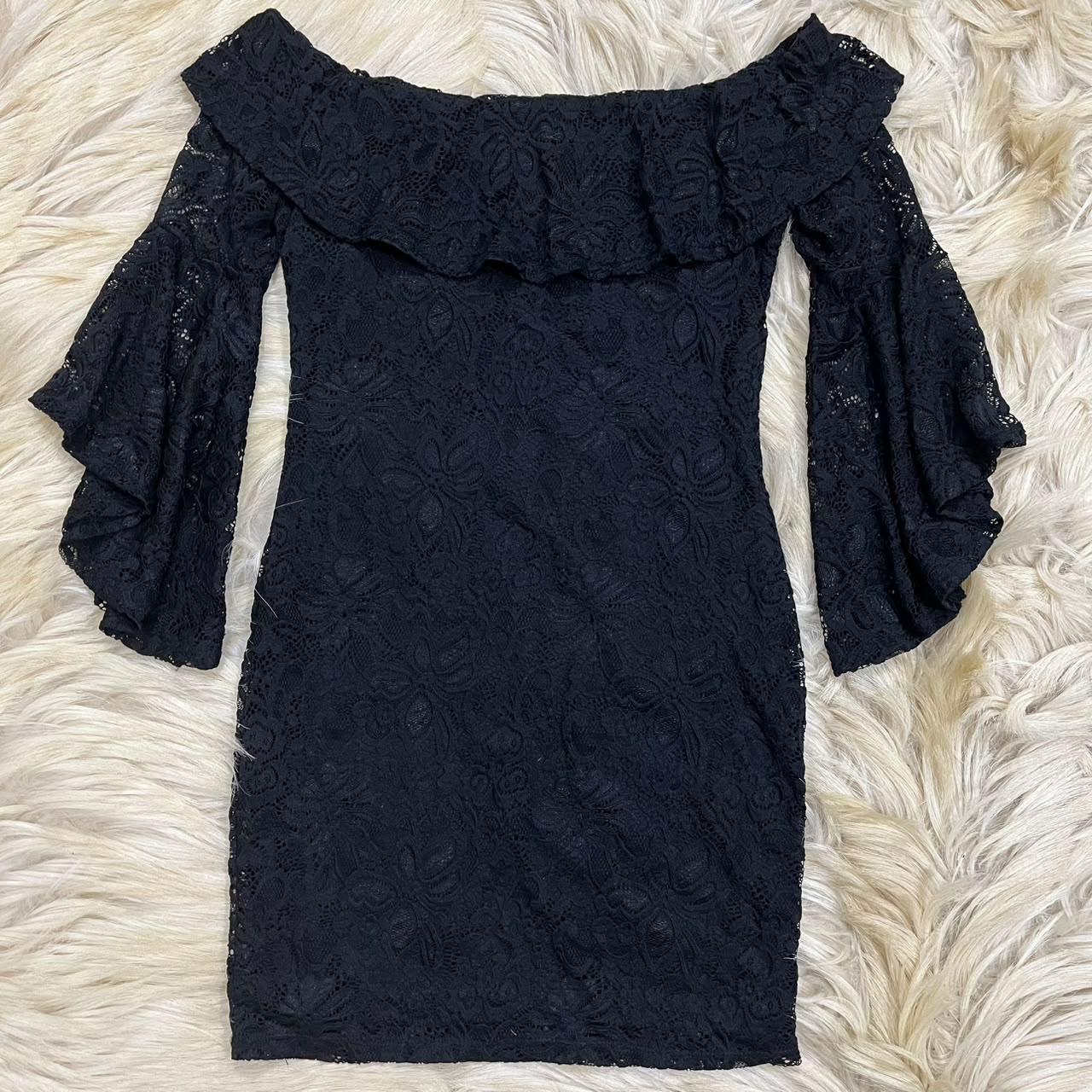 Off-shoulder Ruffle lace dress