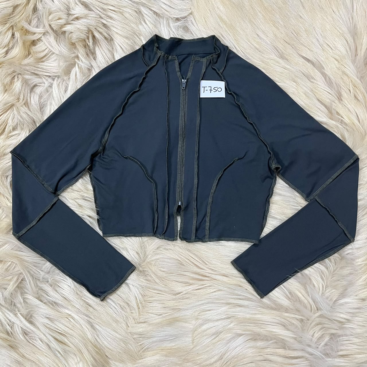 Navy blue long-sleeve crop top