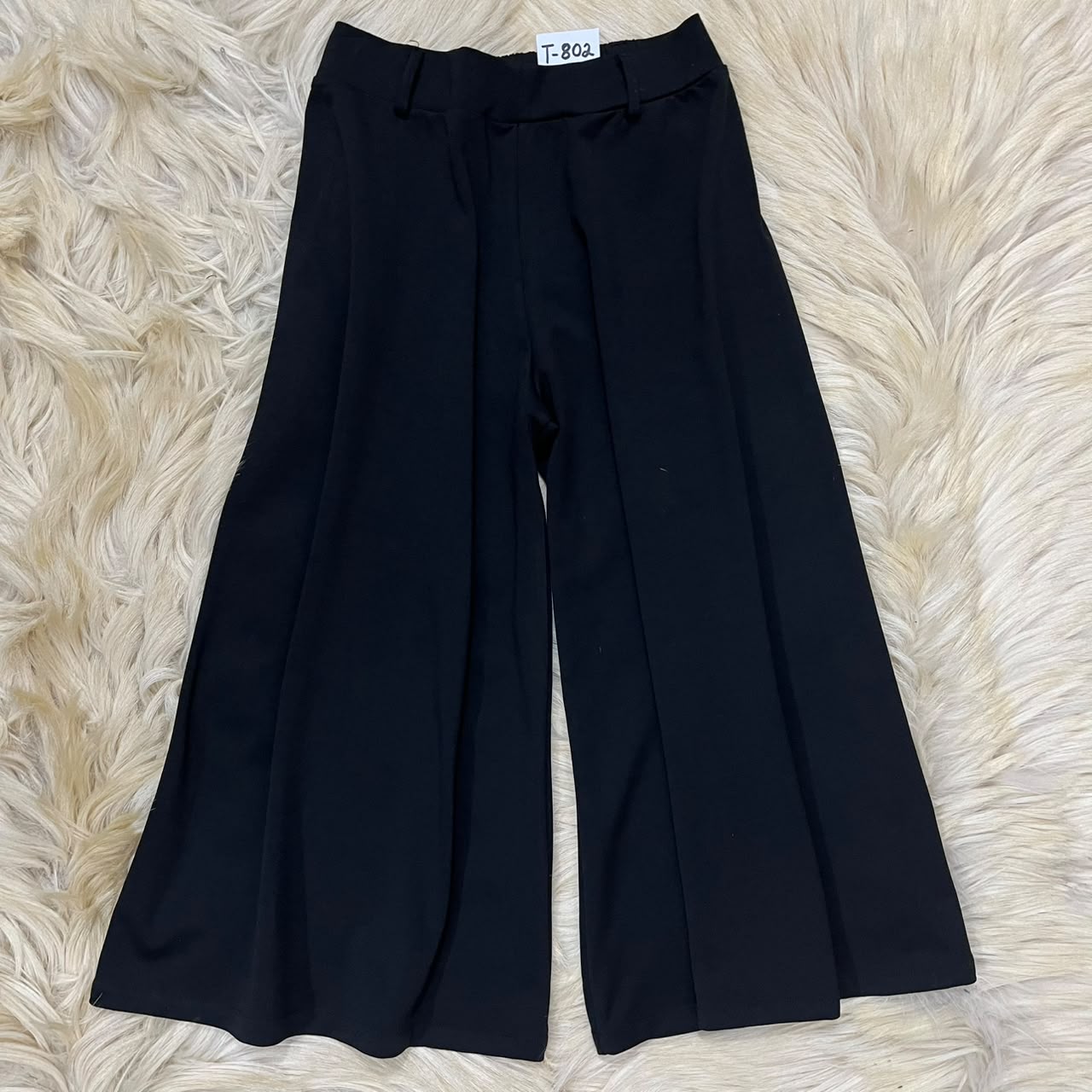 Black wide-leg cropped pants