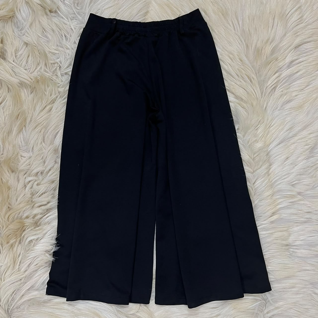 Black wide-leg cropped pants