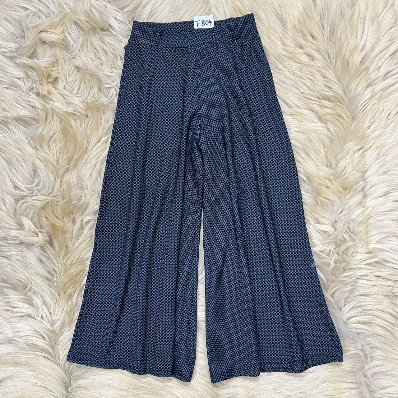 Dark blue wide-leg cropped pants