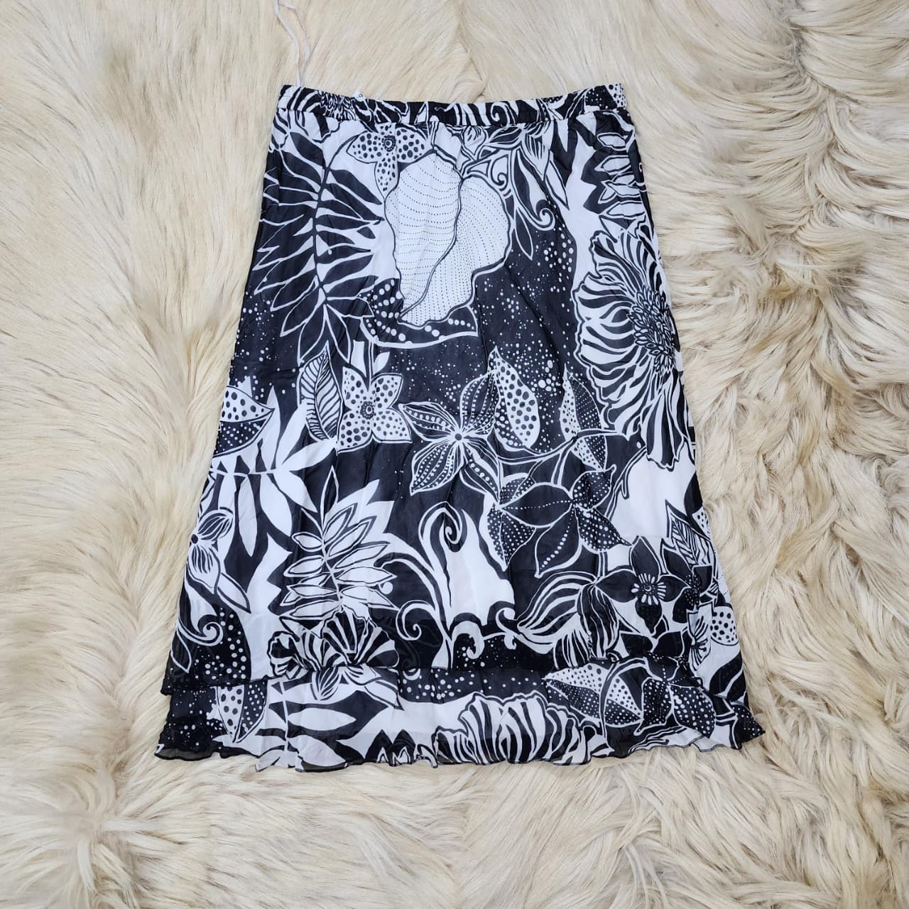 Monochromatic Skirt