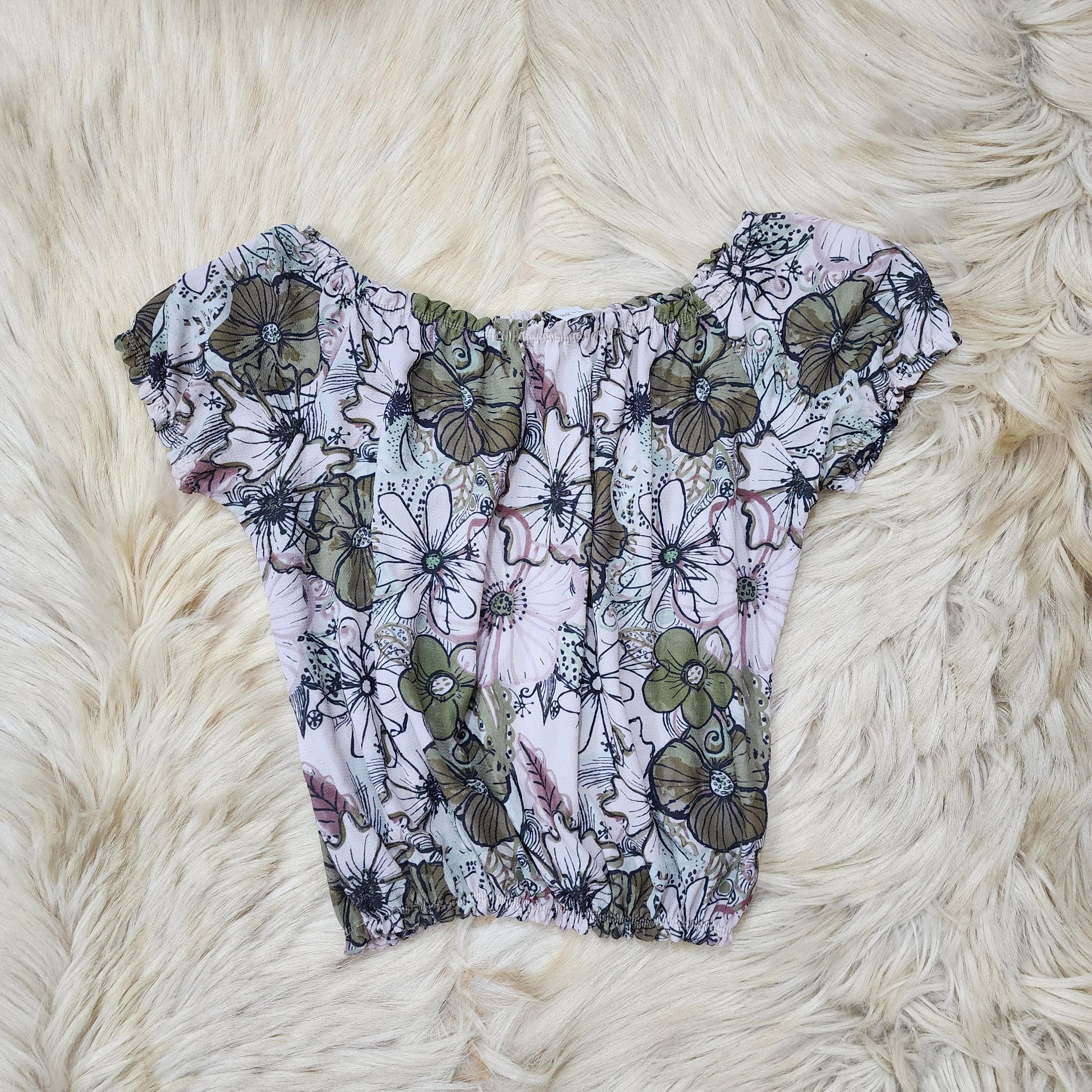 Green olive flowers top