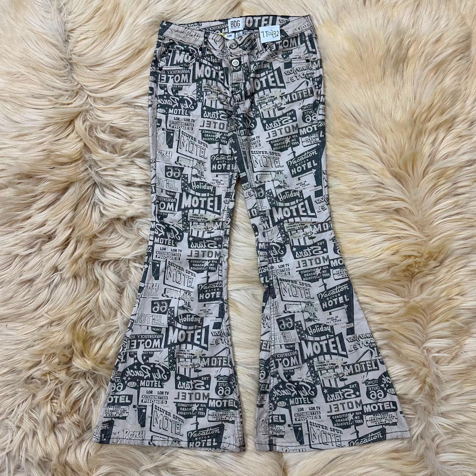 Graphic Statement Jeans