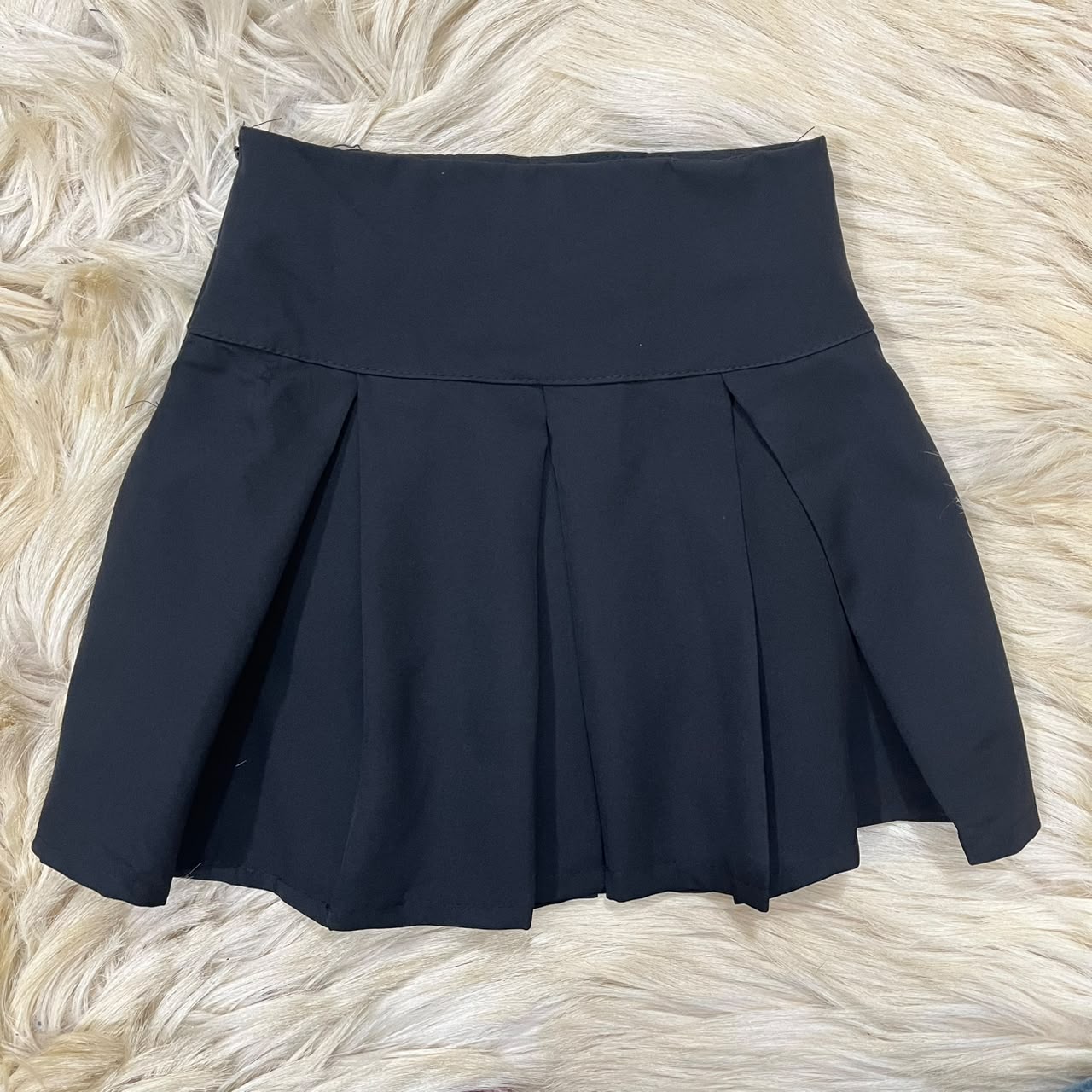 Black pleated mini skirt